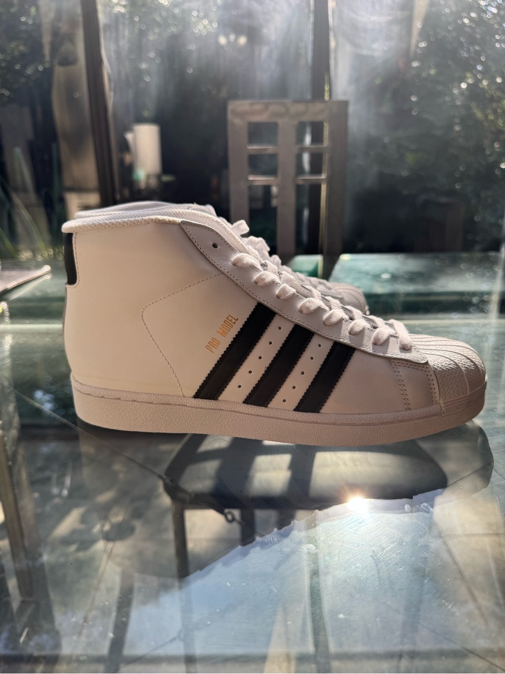 Men’s classic adidas pro model white and black size 9 amazing condition